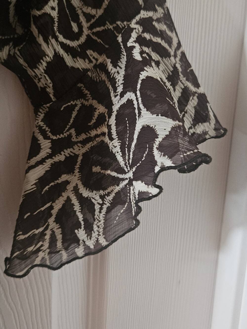 Versatile Thread Blouse - Picture 3 of 8